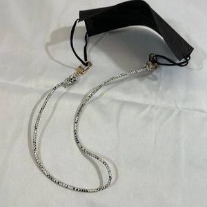 Face mask 😷 holder